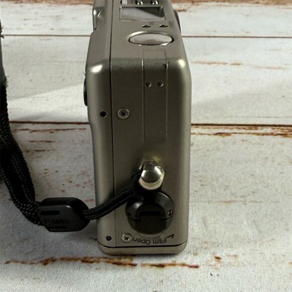 Canon ELPH APS Film Camera Silver with Case & Built-in Flash - Picture 3 of 6